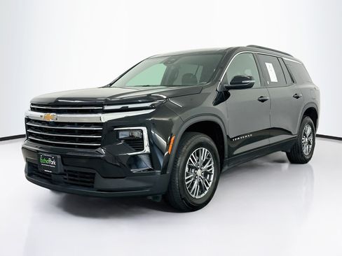 Used 2026 Chevrolet Traverse LT AWD/4WD image 3