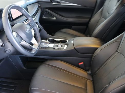 Certified 2025 INFINITI QX60 Luxe w/ Vision Package image 19