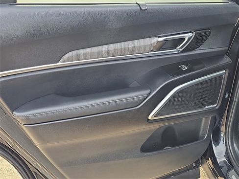 Used 2023 Kia Telluride AWD image 21