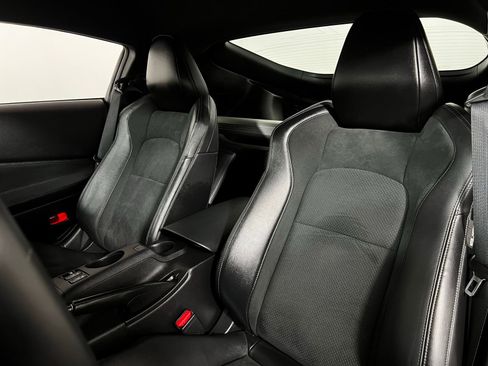 Used 2024 Nissan Z Performance w/ Floor Mat Package image 13