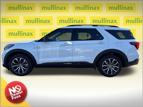 New 2026 Ford Explorer ST-Line image 2