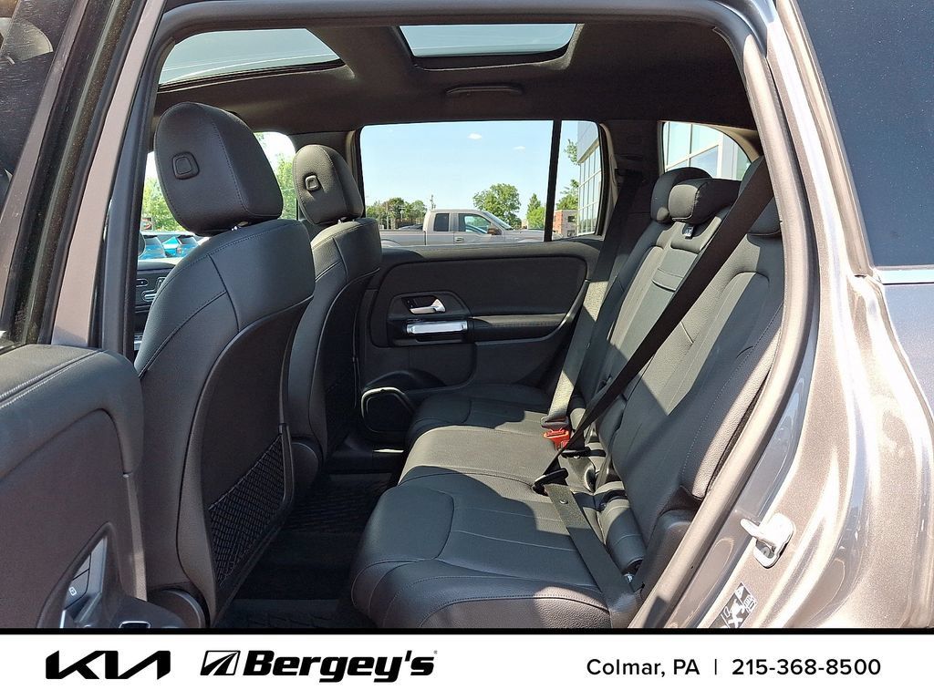 Used 2023 Mercedes-Benz GLB 250 4MATIC image 12