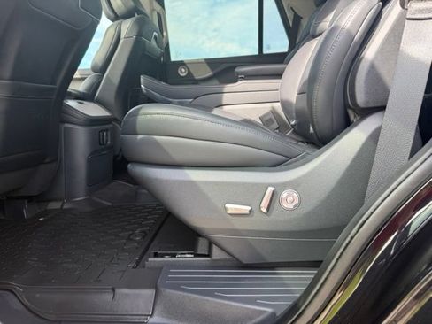 Used 2025 Lincoln Navigator Reserve AWD/4WD image 17