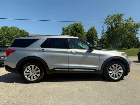 Used 2024 Ford Explorer Limited w/ Limited Technology Package AWD/4WD image 4