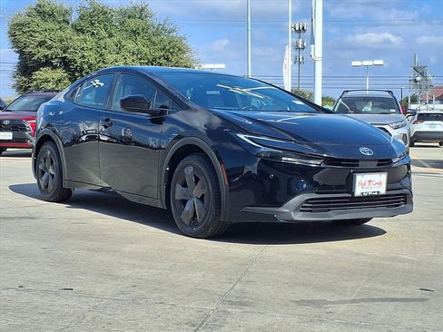 Used 2024 Toyota Prius LE image 2