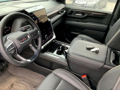 Used 2025 GMC Yukon XL Elevation image 15