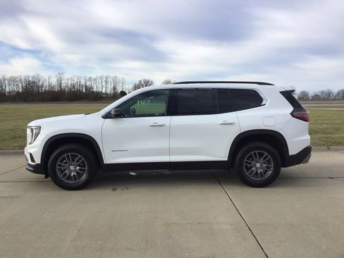 Used 2025 GMC Acadia Elevation image 9