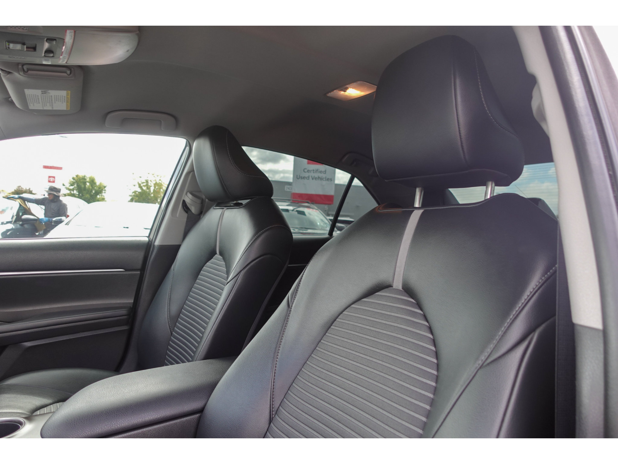 Used 2022 Toyota Camry SE FWD image 10