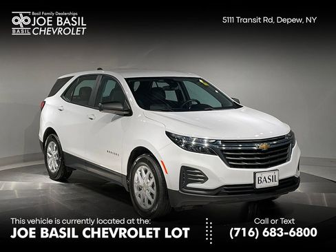 Used 2023 Chevrolet Equinox LS image 1