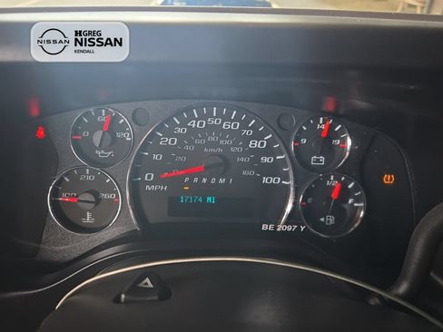 Used 2024 GMC Savana 2500 w/ Driver Convenience Package RWD image 8