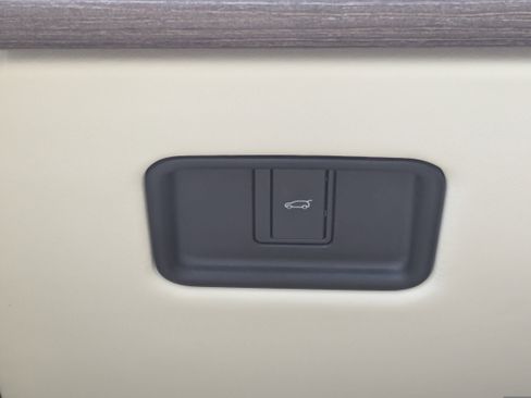 Used 2025 Land Rover Range Rover SE AWD/4WD image 27