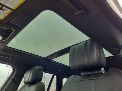 Used 2020 Land Rover Range Rover HSE image 24