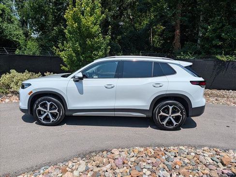 Certified 2025 Volkswagen Tiguan SE AWD/4WD image 2
