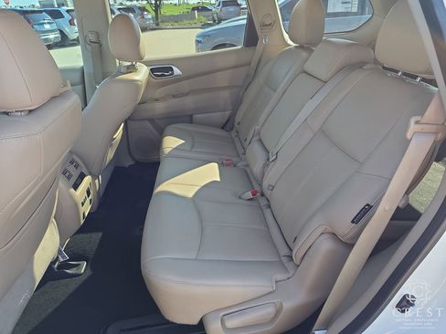 Used 2020 Nissan Pathfinder Platinum FWD image 24