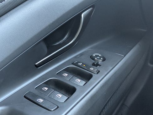 Used 2025 Hyundai Elantra Sport image 33