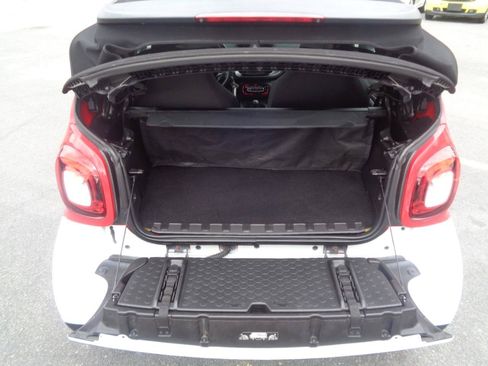 Used 2017 smart fortwo passion RWD image 31