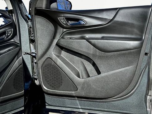 Used 2018 Chevrolet Equinox LT w/ LPO, Blackout Package image 19