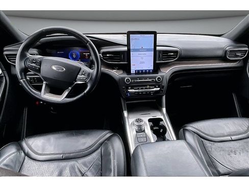 Used 2020 Ford Explorer Platinum w/ Premium Technology Package AWD/4WD image 17