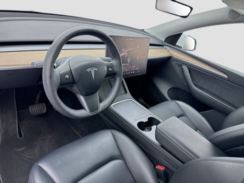 Used 2023 Tesla Model Y Long Range AWD/4WD image 7