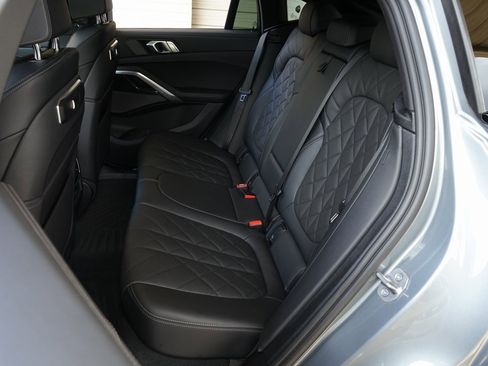 Used 2024 BMW X6 xDrive40i w/ Premium Package image 16