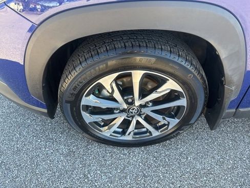 Used 2024 Toyota Corolla Cross XLE image 11