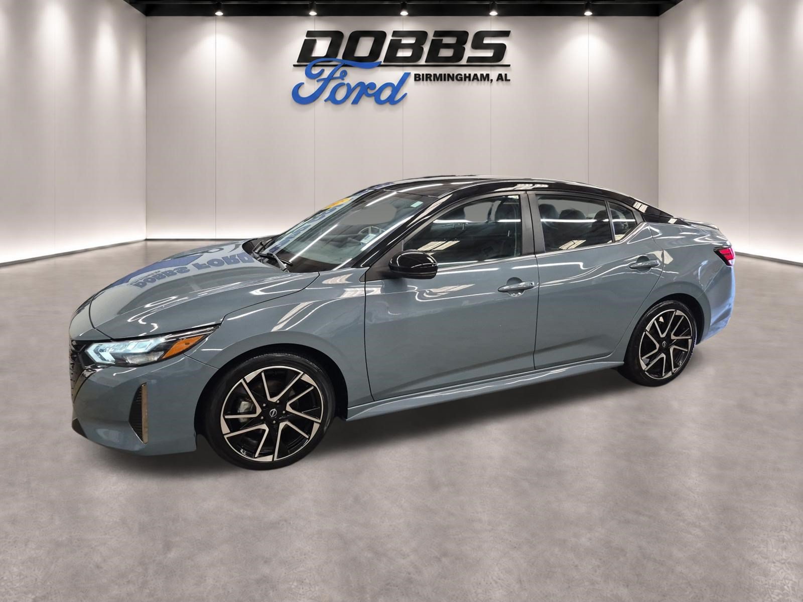 Used 2025 Nissan Sentra SR FWD image 2