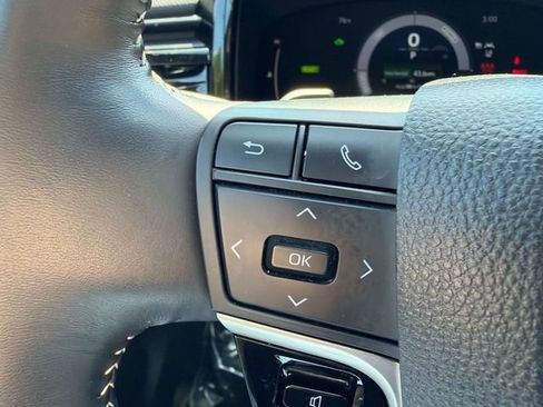 Used 2025 Toyota Camry SE FWD image 28