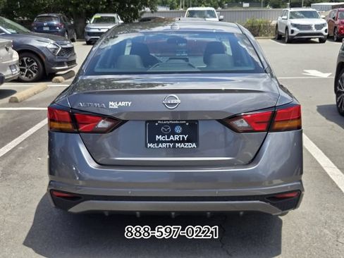 Used 2025 Nissan Altima 2.5 SV FWD image 5
