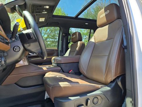 Used 2023 Chevrolet Tahoe High Country AWD/4WD image 18