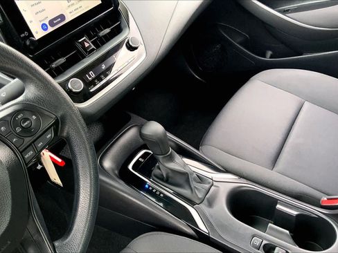 Used 2025 Toyota Corolla LE FWD image 16