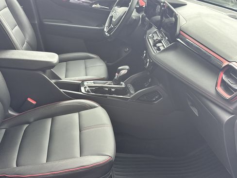 Used 2025 Chevrolet TrailBlazer RS w/ Convenience Package image 14