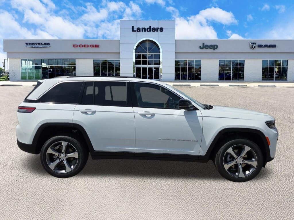 New 2026 Jeep Grand Cherokee Limited RWD image 2
