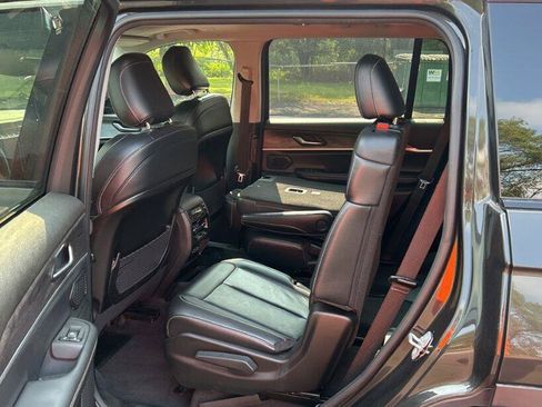 Used 2021 Jeep Grand Cherokee L Limited AWD/4WD image 9