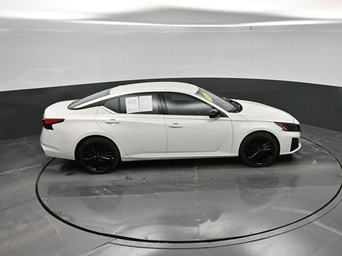 Used 2025 Nissan Altima 2.5 SR FWD image 36