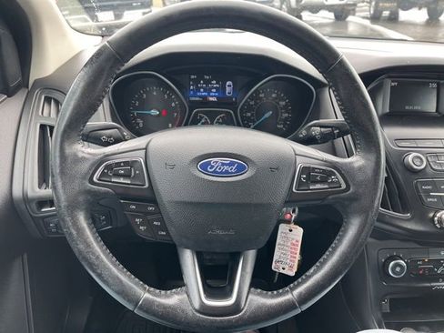 Used 2018 Ford Focus SE w/ SE Appearance Package image 40