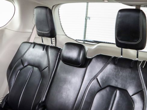 Used 2023 Chrysler Pacifica Touring-L FWD image 25