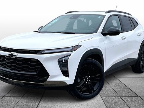 Used 2025 Chevrolet Trax ACTIV w/ Sunroof Package image 1