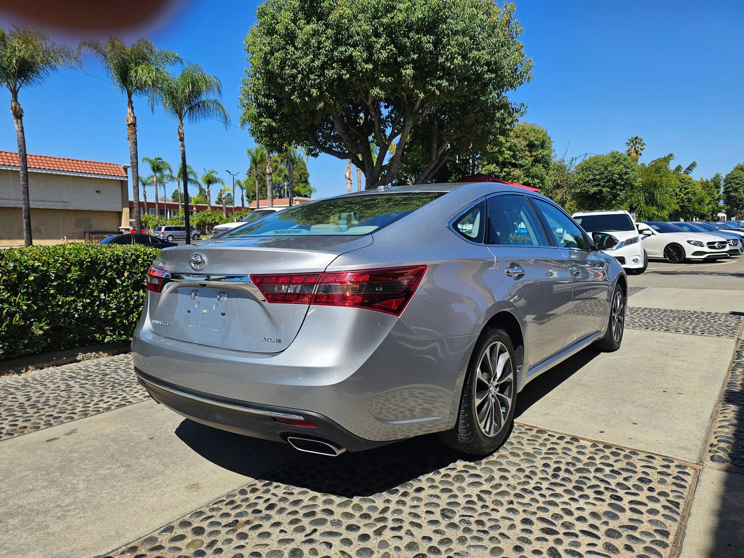 Used 2016 Toyota Avalon XLE FWD image 6