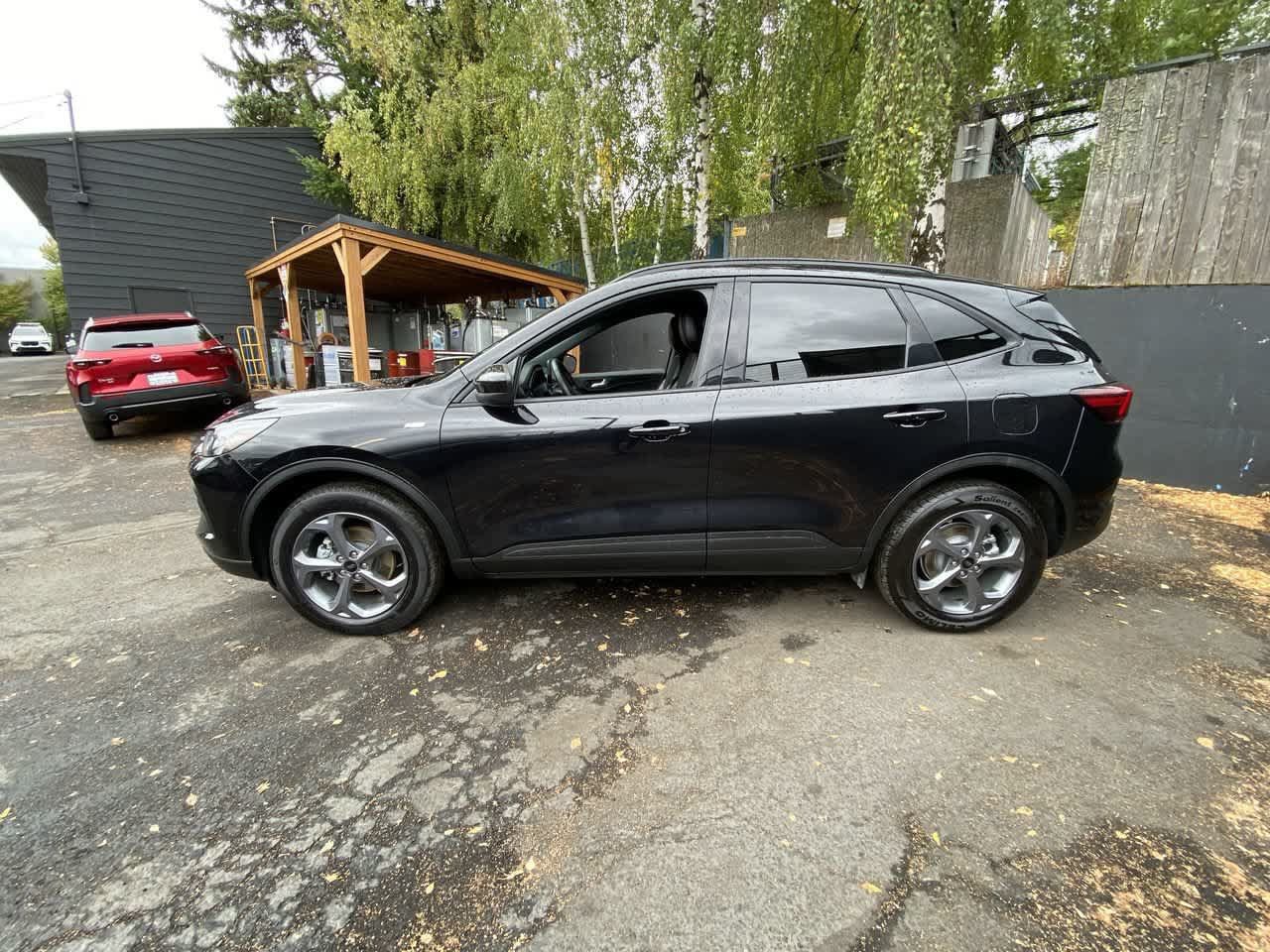 Used 2025 Ford Escape ST-Line Select AWD/4WD image 3