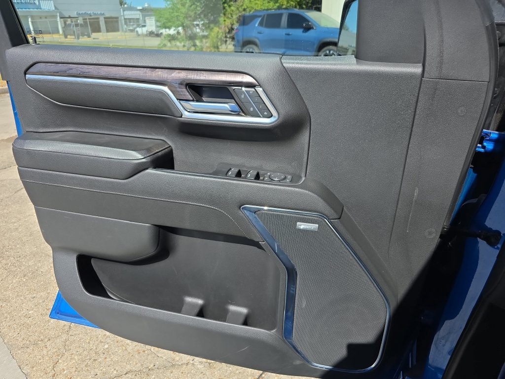 Used 2023 Chevrolet Silverado 1500 LTZ AWD/4WD image 34