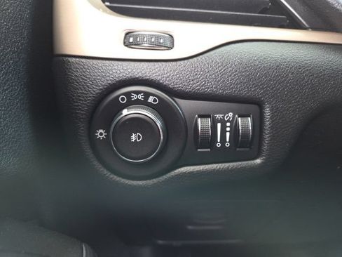 Used 2014 Jeep Cherokee Latitude w/ Cold Weather Group FWD image 53