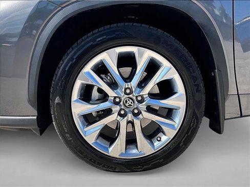 Used 2023 Toyota Highlander Limited AWD/4WD image 8