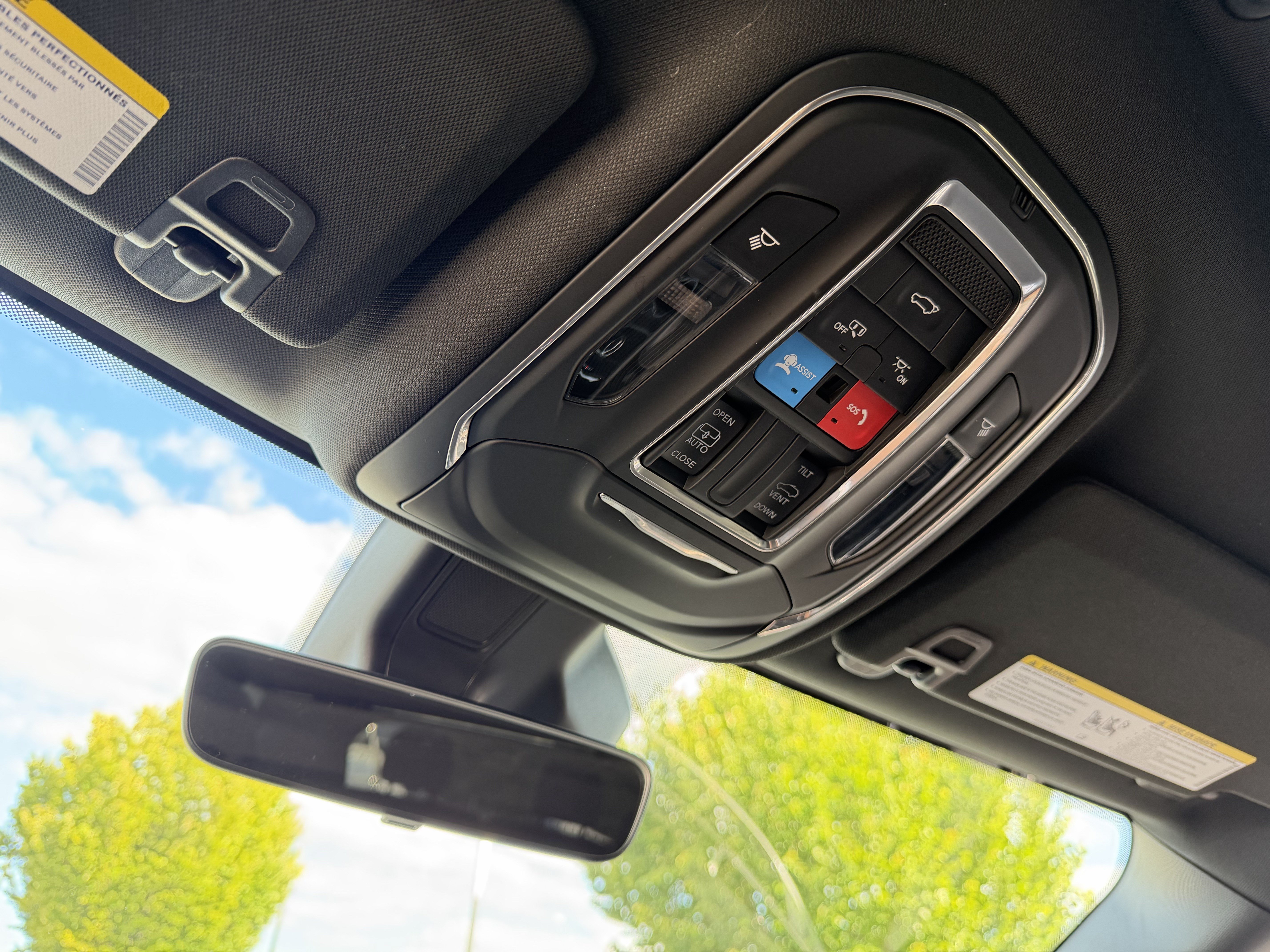 Used 2025 Jeep Grand Cherokee L Altitude AWD/4WD image 29