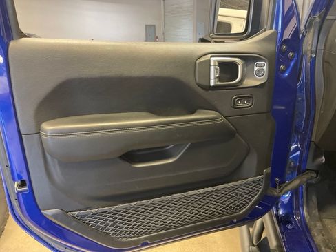 Used 2019 Jeep Wrangler Unlimited Sahara AWD/4WD image 19