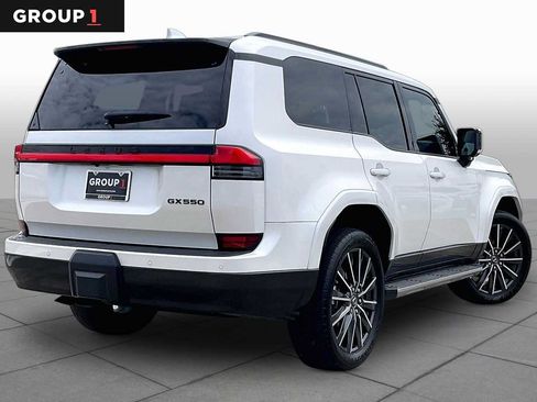 Used 2025 Lexus GX 550 w/ Accessory Package (2T) AWD/4WD image 11