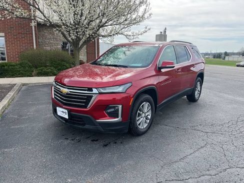 Used 2023 Chevrolet Traverse LT FWD image 2