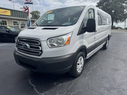 Used 2016 Ford Transit 350 XLT RWD image 3