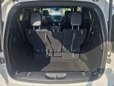 Used 2025 Chrysler Pacifica Select FWD image 11