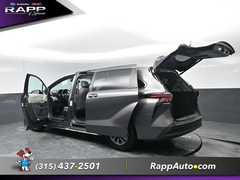 Used 2022 Toyota Sienna XLE image 34