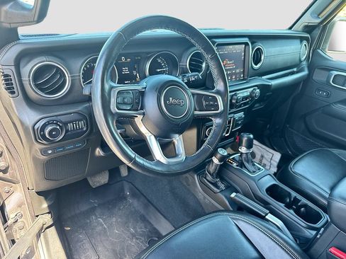 Used 2022 Jeep Wrangler Unlimited Sahara w/ Cold Weather Group AWD/4WD image 10